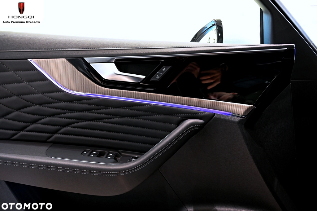 Hongqi HS5 2.0T AT 4WD