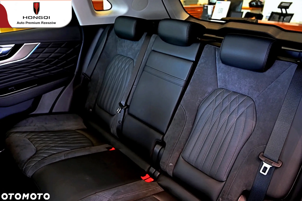 Hongqi HS5