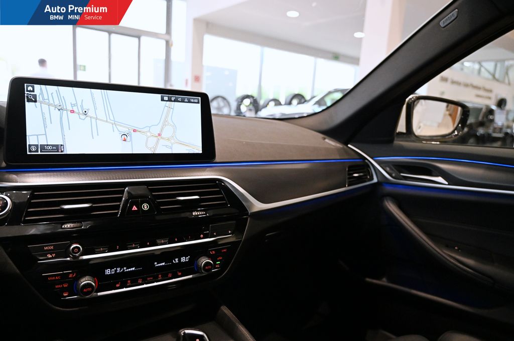 BMW Seria 5 G30 520I A benzyna