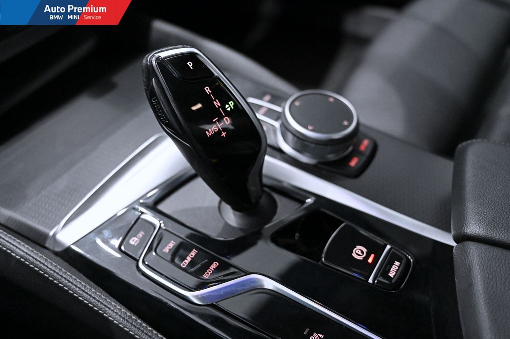 BMW Seria 5 G30 520I A benzyna