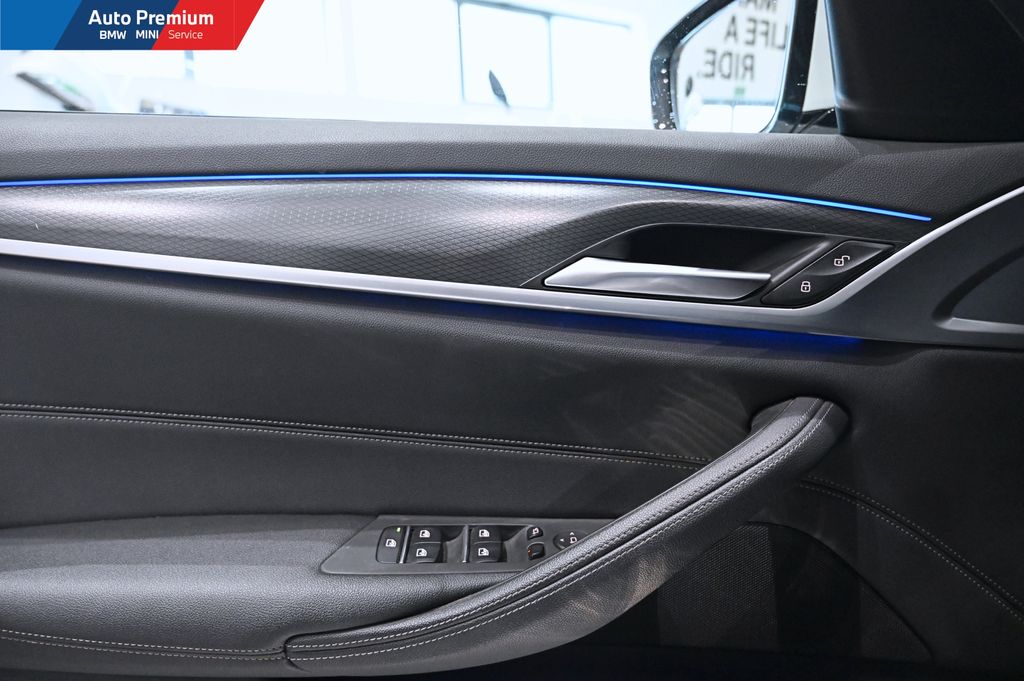BMW Seria 5 G30 520I A benzyna