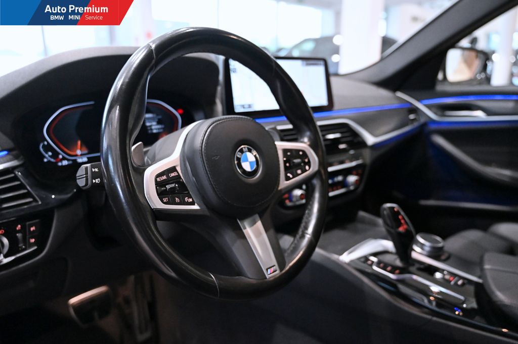 BMW Seria 5 G30 520I A benzyna