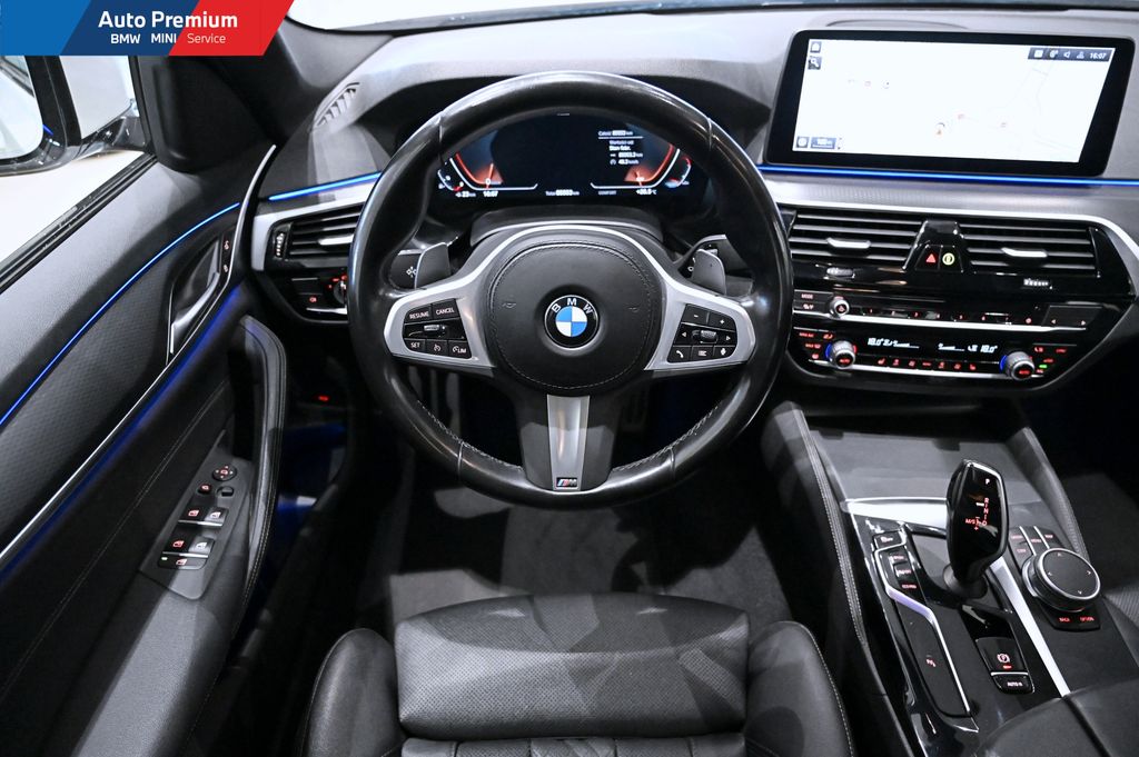 BMW Seria 5 G30 520I A benzyna