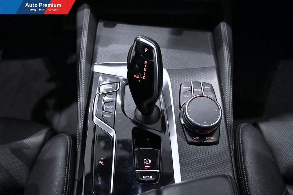 BMW Seria 5 G30 520I A benzyna