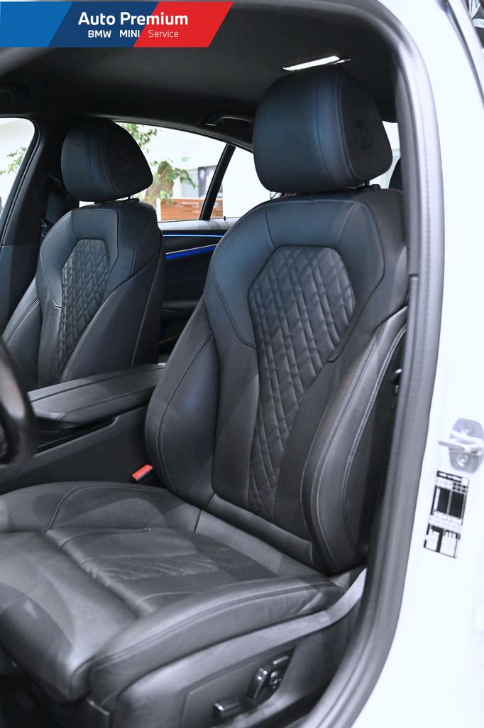 BMW Seria 5 G30 520I A benzyna