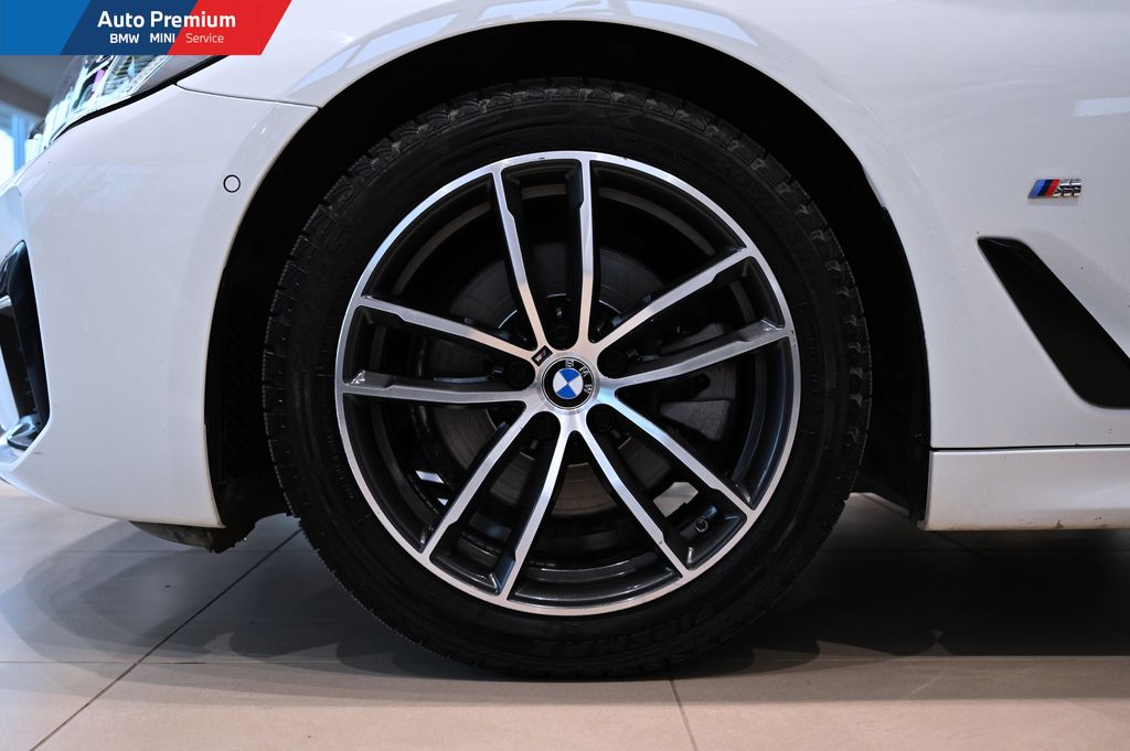 BMW Seria 5 G30 520I A benzyna