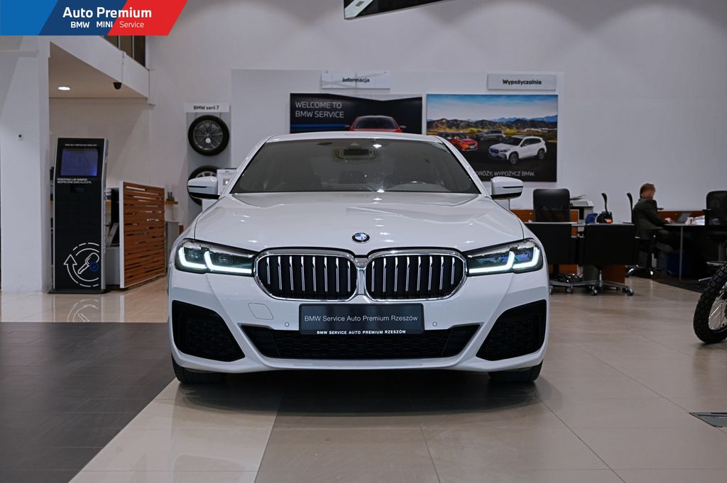 BMW Seria 5 G30 520I A benzyna
