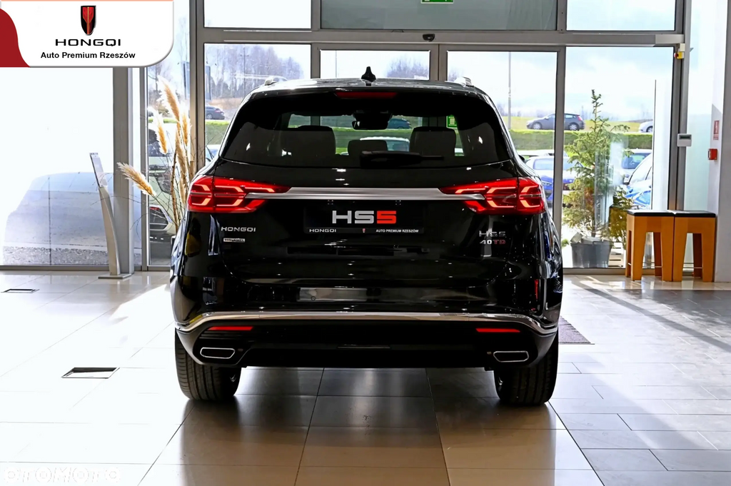 Hongqi HS5