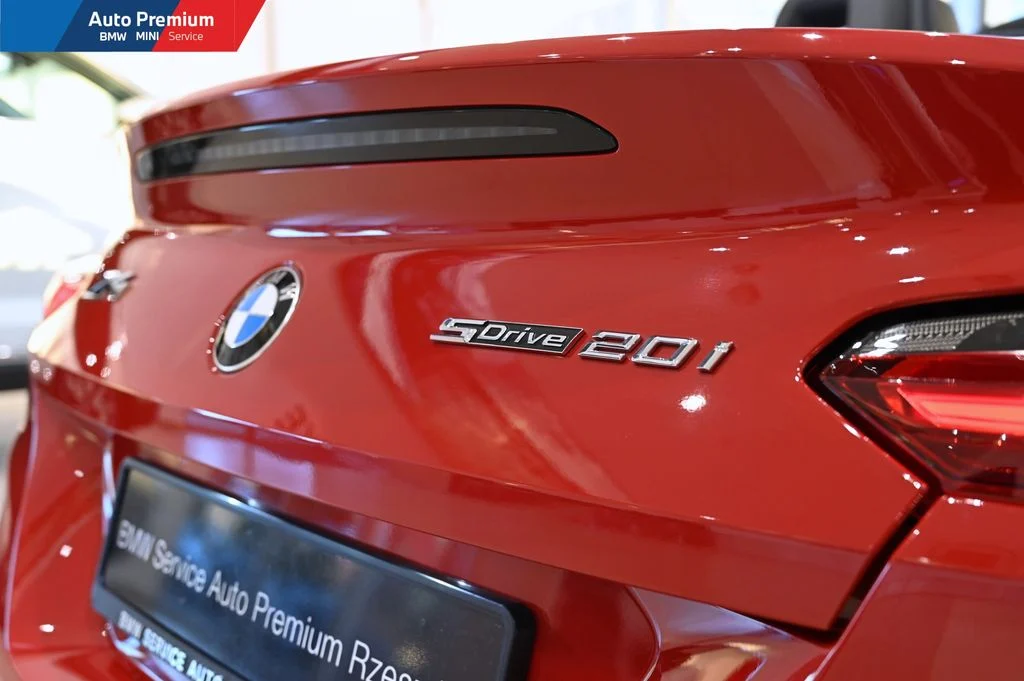 Z4 sDrive20i