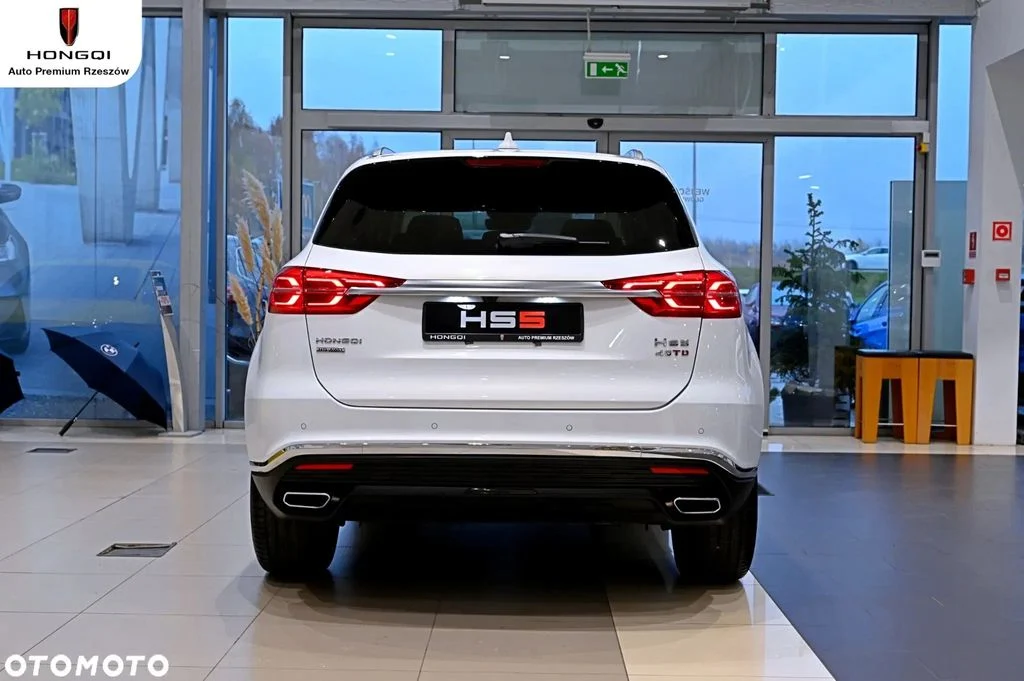 Hongqi HS5