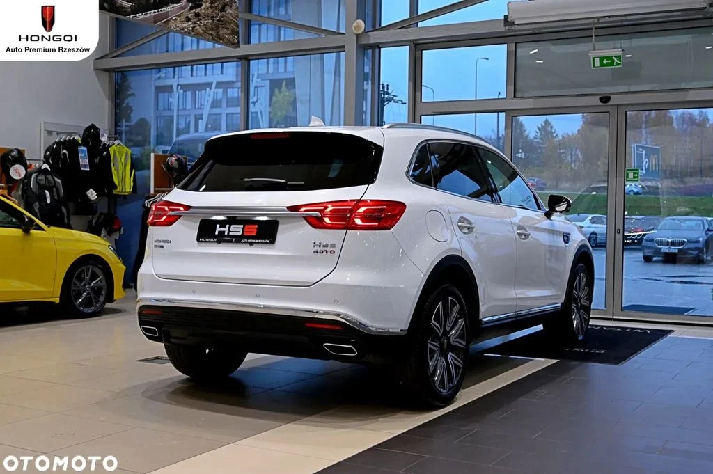Hongqi HS5