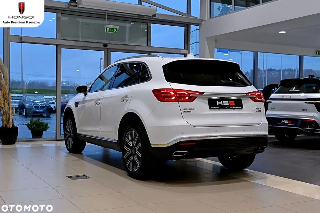 Hongqi HS5