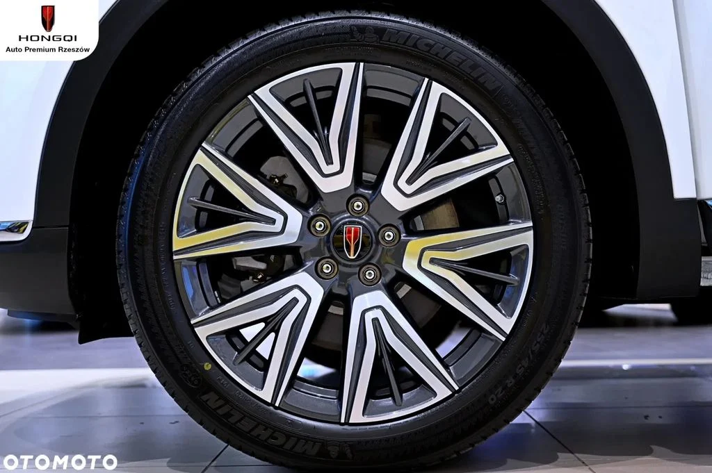 Hongqi HS5