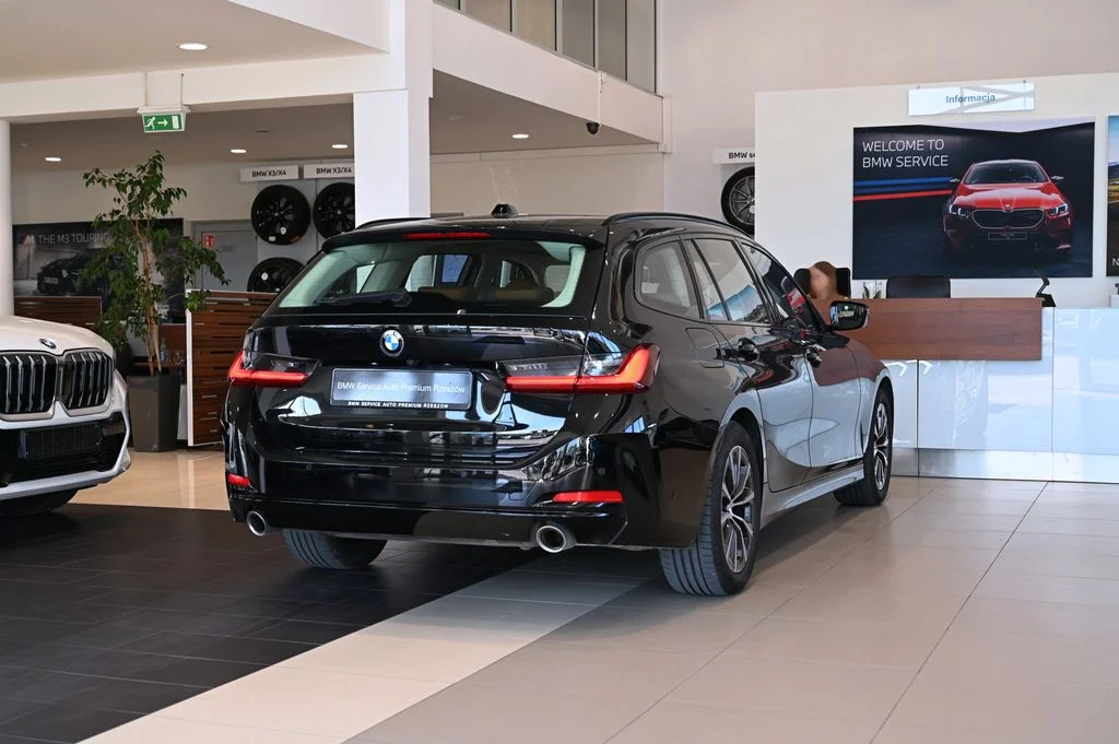 318i Touring