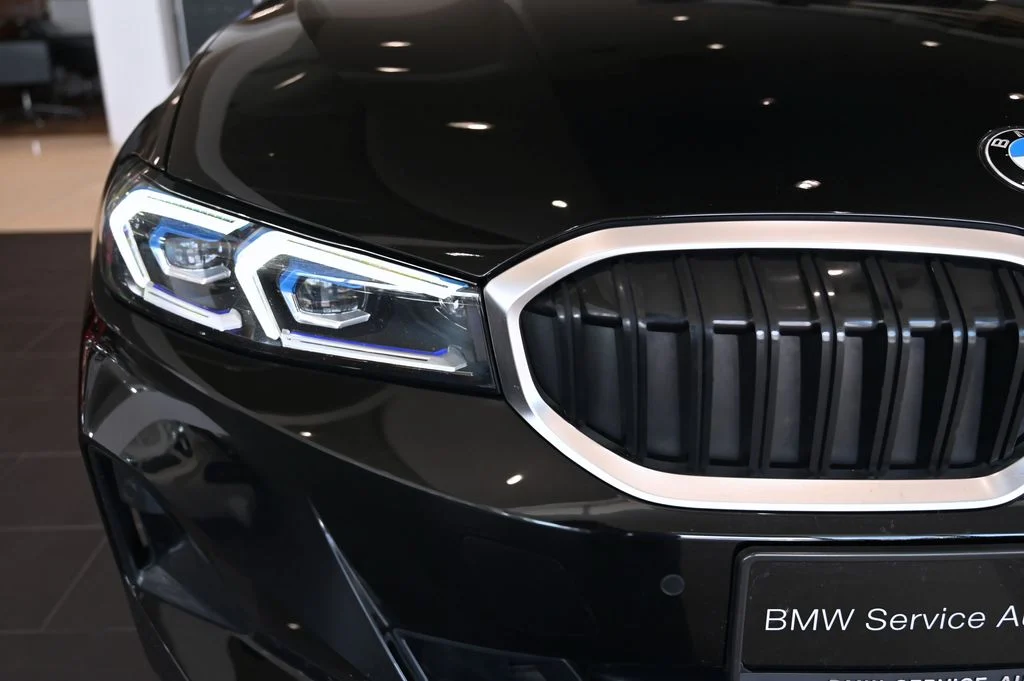 318i Touring