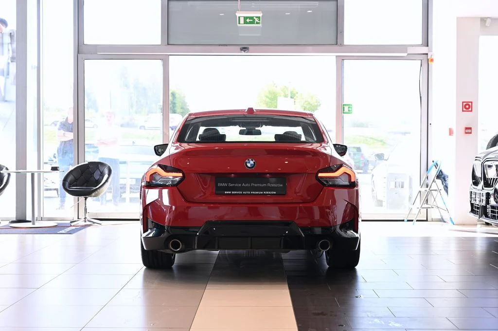 230i