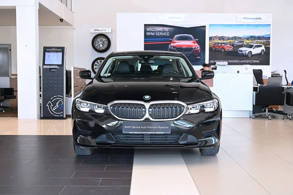 318i