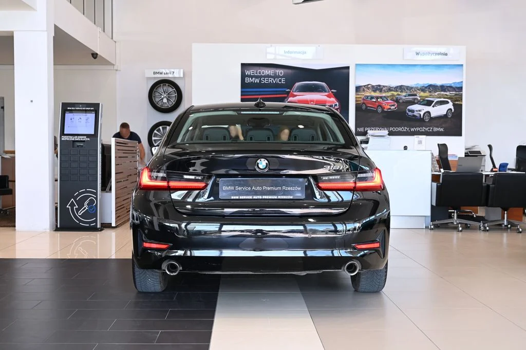 318i
