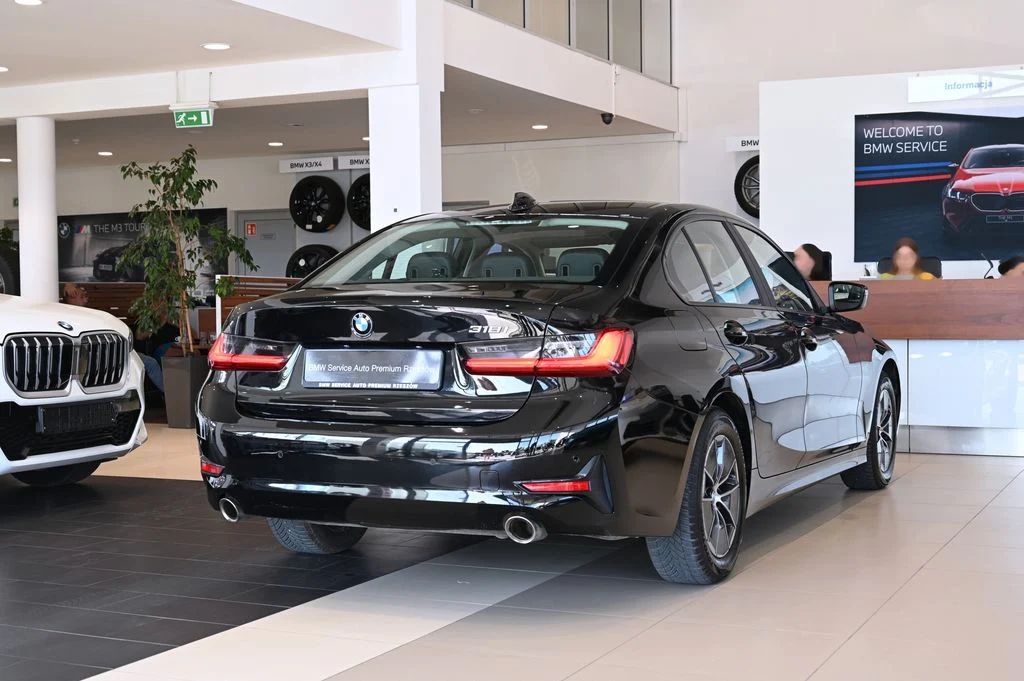 318i